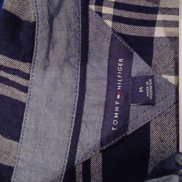 Tommy Hilfiger half-button down - Picture 3 of 9